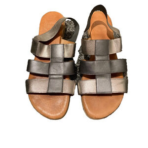 Andre Assous Womens Metallic Norinne Leather Sole Flat Sandals Size 11 Lagenlook